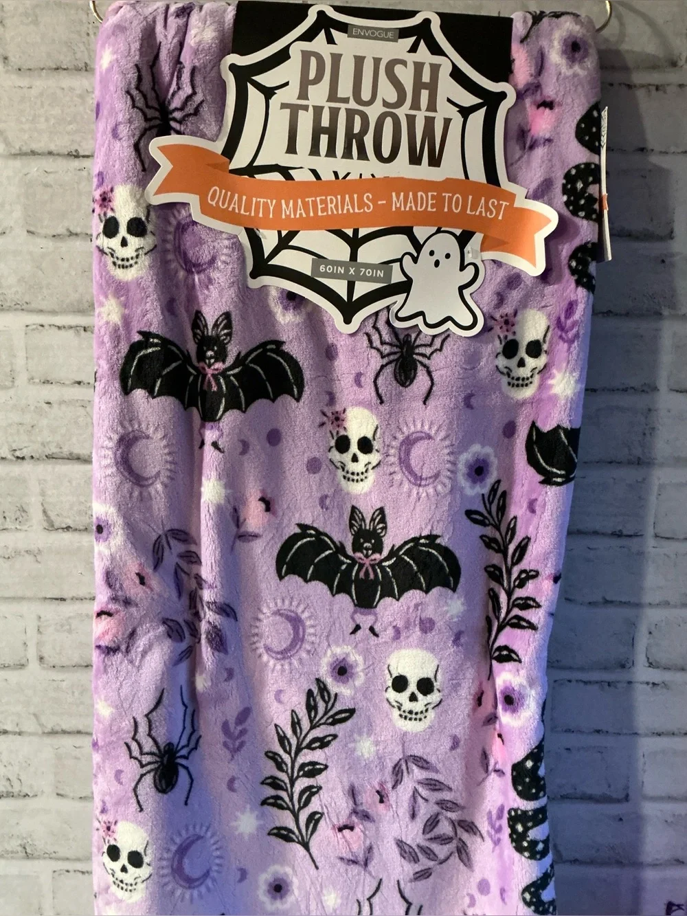 ENVOGUE Mystical Bat With Bow Throw-60” x 70”